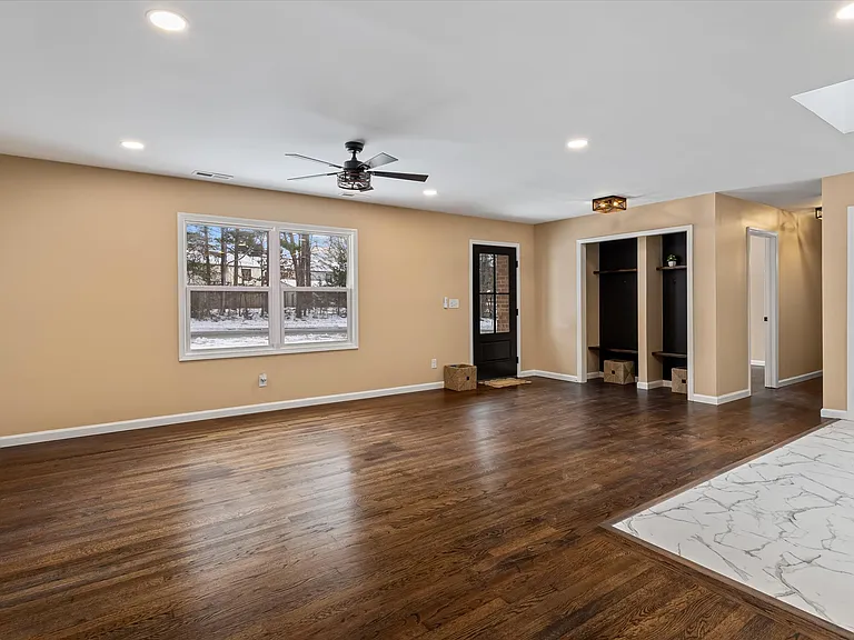 1090 Shalimar Dr — Photo 5