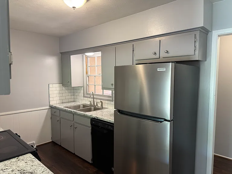 9100 W Suncrest St — Photo 3