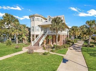 1839 Lakeshore Dr, Mandeville, LA 70448