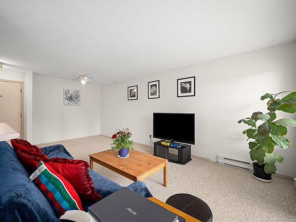 2nd image of 698 Aspen Rd #208A