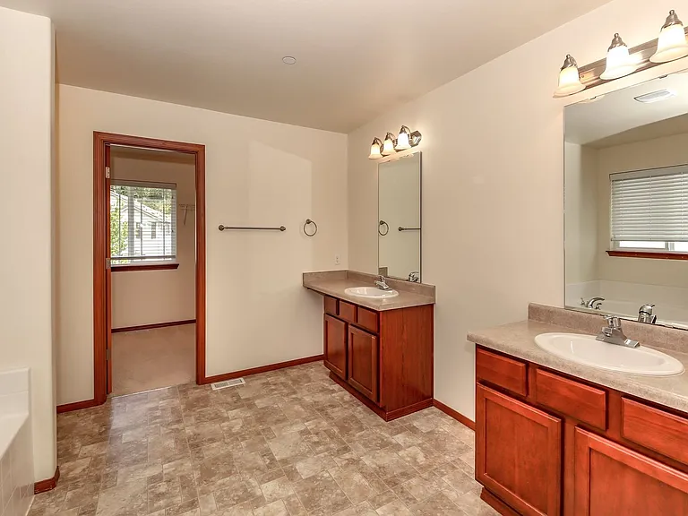 1187 Swan Loop — Photo 29