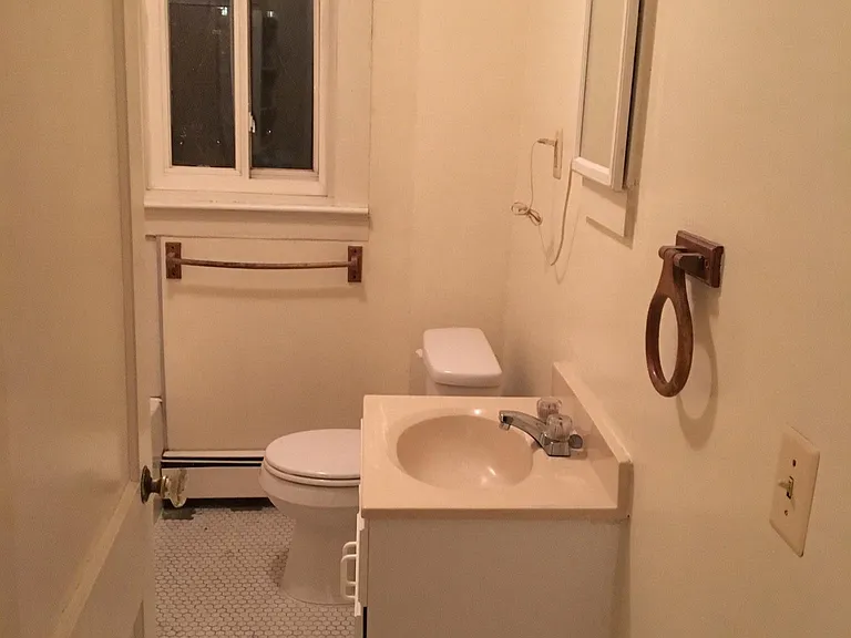 27 Pleasant St — Photo 10
