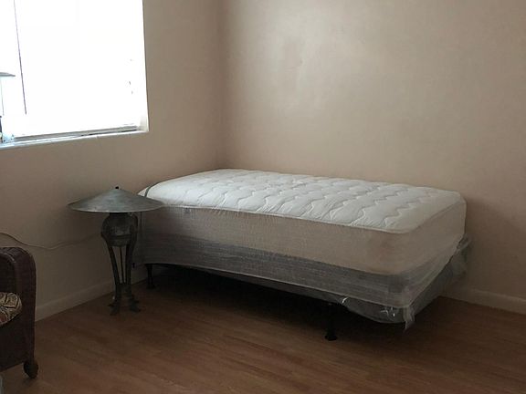 4th image of 986 12th St