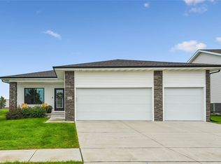 6649 NE 12th Ct, Des Moines, IA 50313