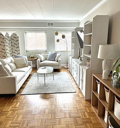 3rd image of 1005 Woodrow Ave APT 2F