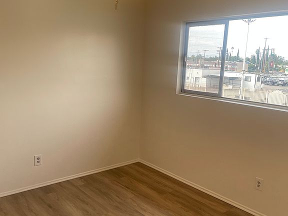 4th image of 6320 Whitsett Ave #15