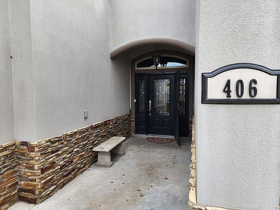 2nd image of 406 Viale Bond