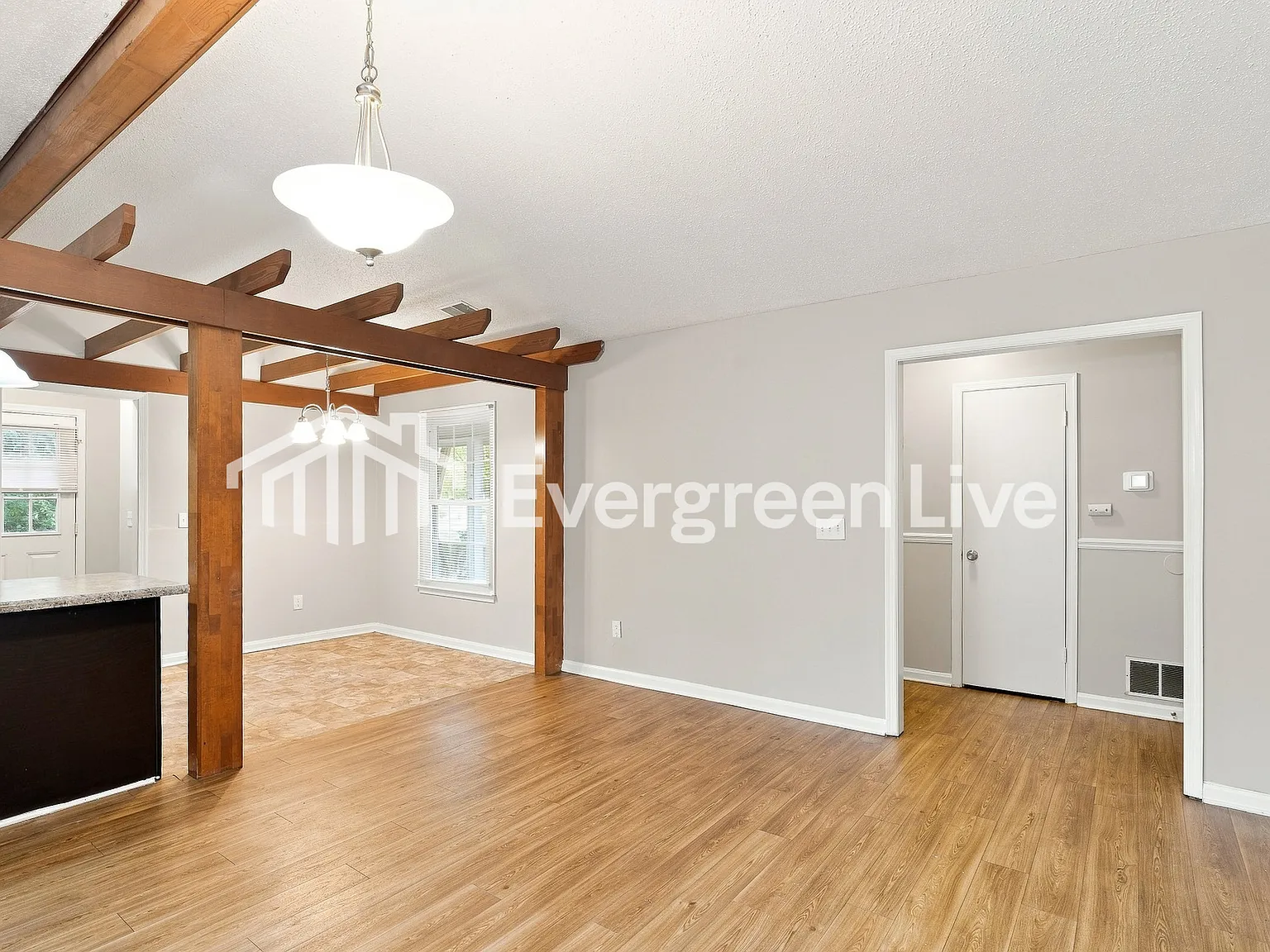 3 bed, 2.0 bath, 1236 sqft, $1,495 — Photo 3