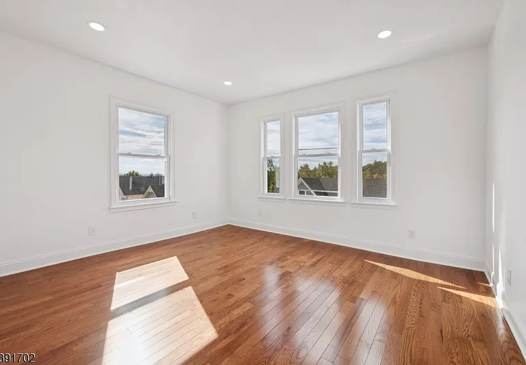 915 Main St #2R — Photo 10