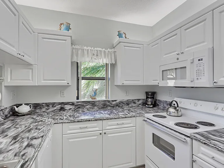 800 Uno Lago Dr #305 — Photo 9