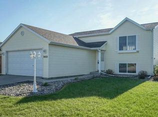 3022 33rd St S, Moorhead, MN 56560