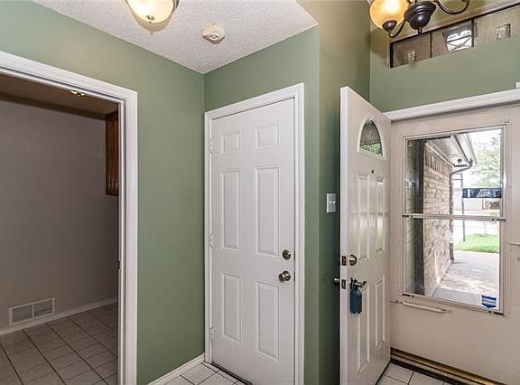 4th image of 1608 Greenbend Dr