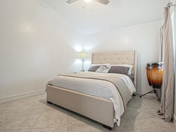 3270 Jog Park Drive, Greenacres, FL 33467