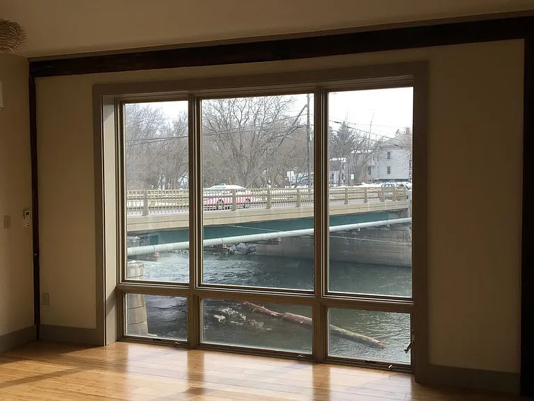360-362 Main St — Photo 2