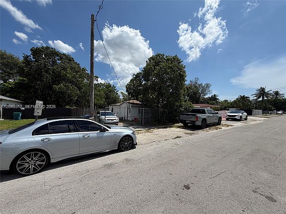 2nd image of 867 NW 109th St