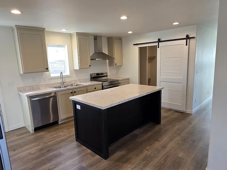 684 N Clark Heights Rd — Photo 3