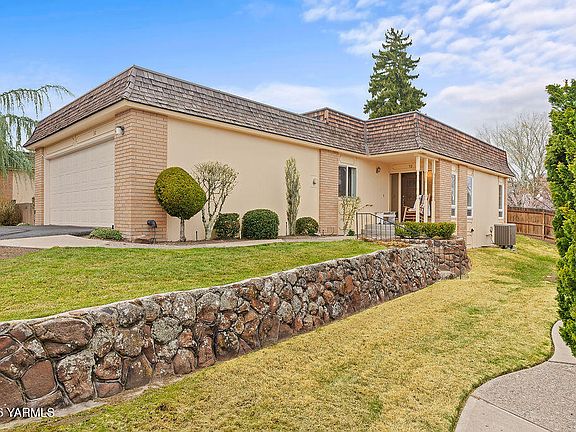 2nd image of 32 Crest Cir