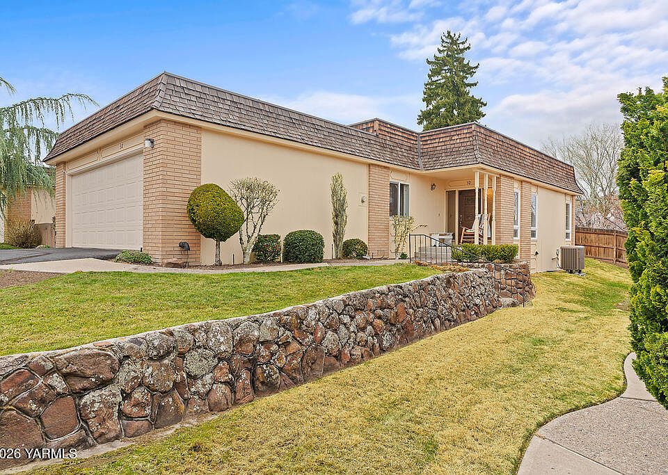 1st image of 32 Crest Cir