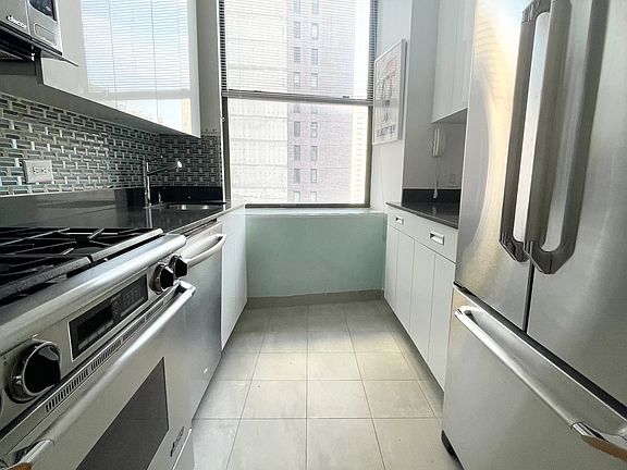 4th image of 99 John St APT 921