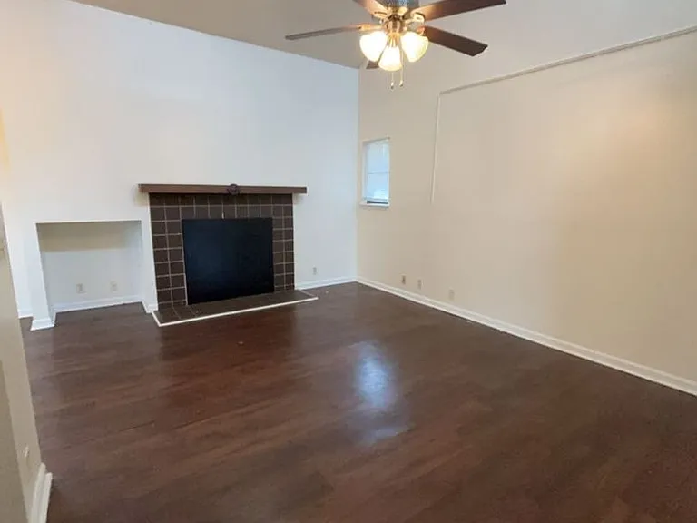 Creekwood Apartments — Photo 11