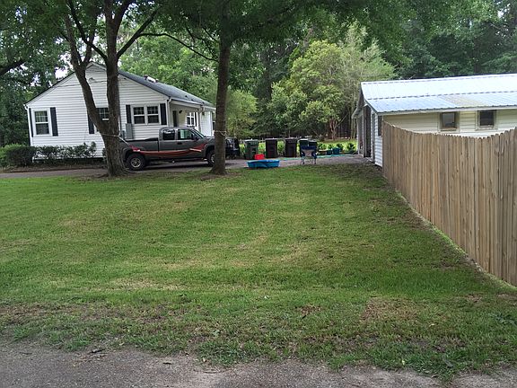 3rd image of 203 Pinehills Dr