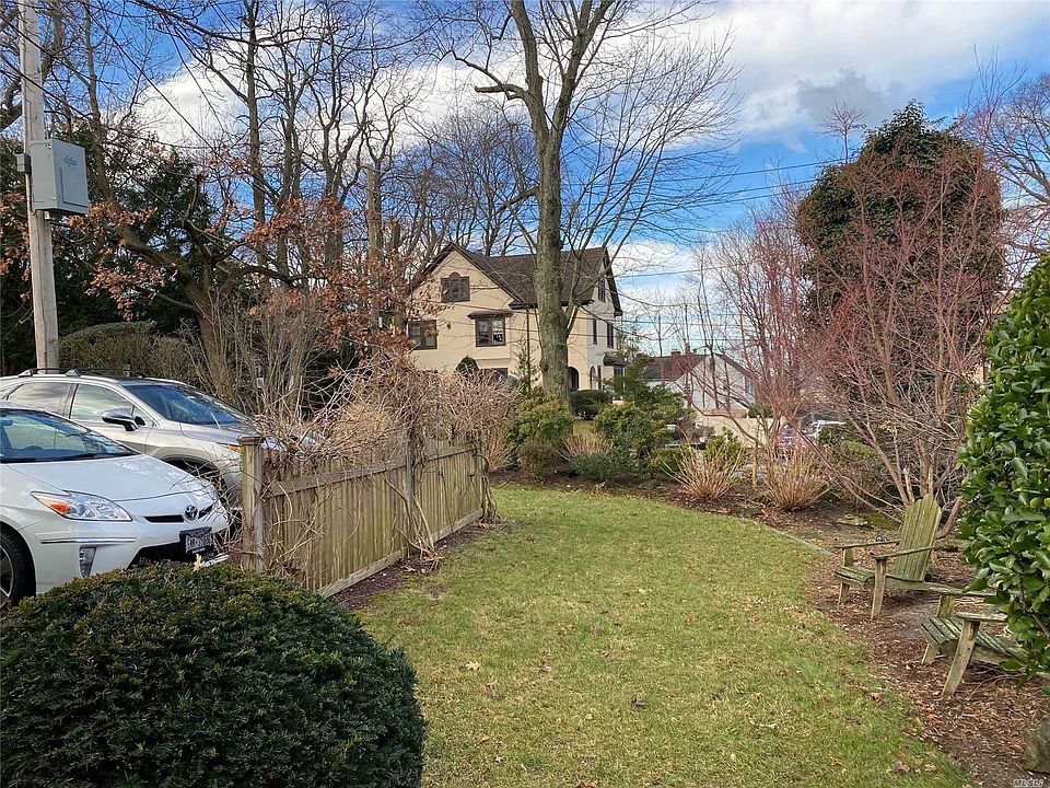 2nd image of 15 Lincoln Pl