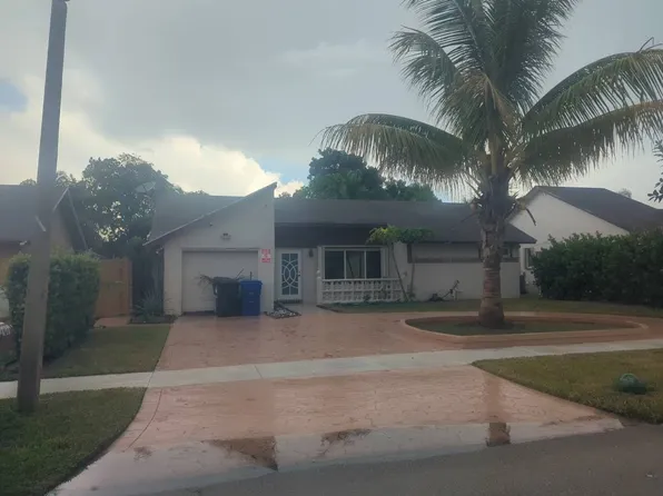 7707 SW 8th St, North Lauderdale, FL 33068