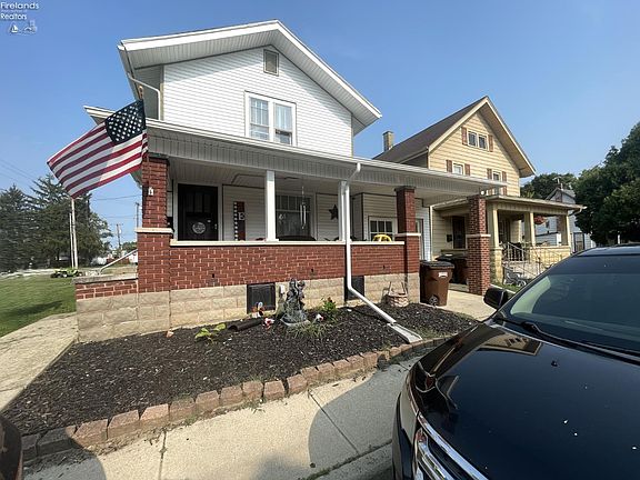 2nd image of 25 Maple St