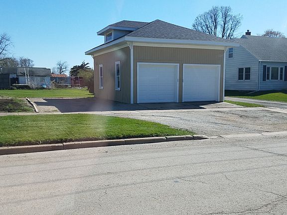 Double garage, new roof & doors