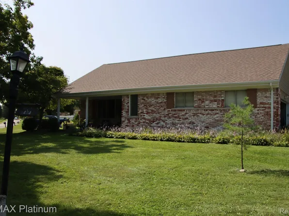 5444 Mary Ann Ct, Grand Blanc, MI 48439