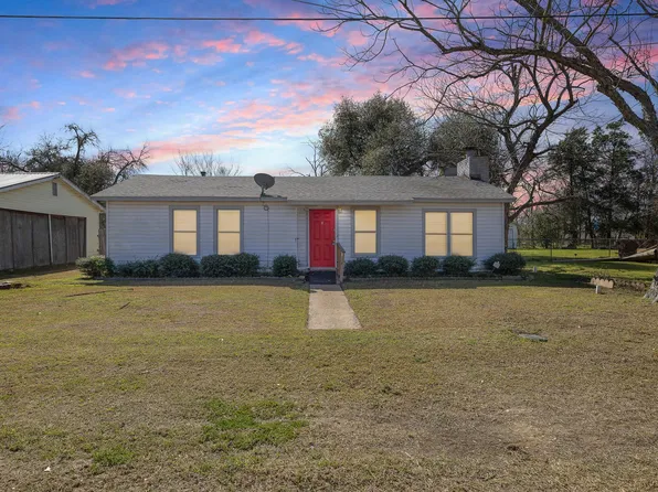 712 Vernon St, Rockdale, TX 76567
