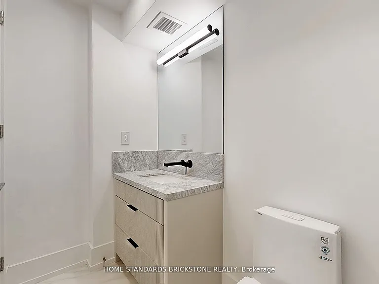 110 Bloor St W #1009 — Photo 30