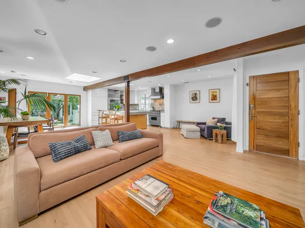 7844 Stewart Ave, Los Angeles, CA 90045