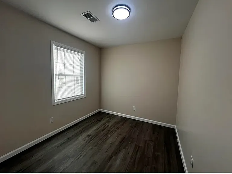 832 Newman St — Photo 26