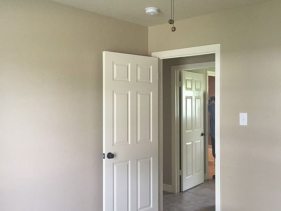 5th image of 610 Milligan Dr