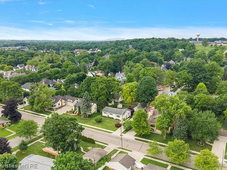 735 Novi St — Photo 40