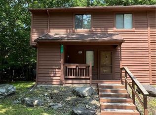 211 Falls Cir, Bushkill, PA 18324