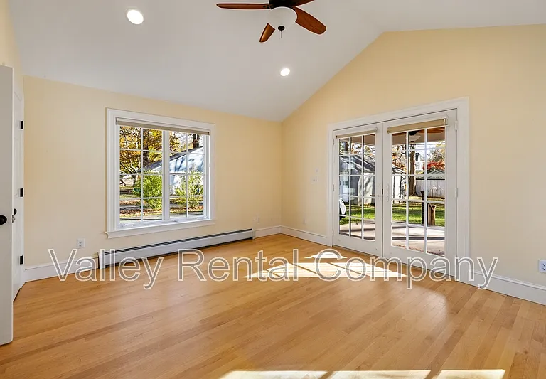 61 Woodlawn Ave — Photo 9
