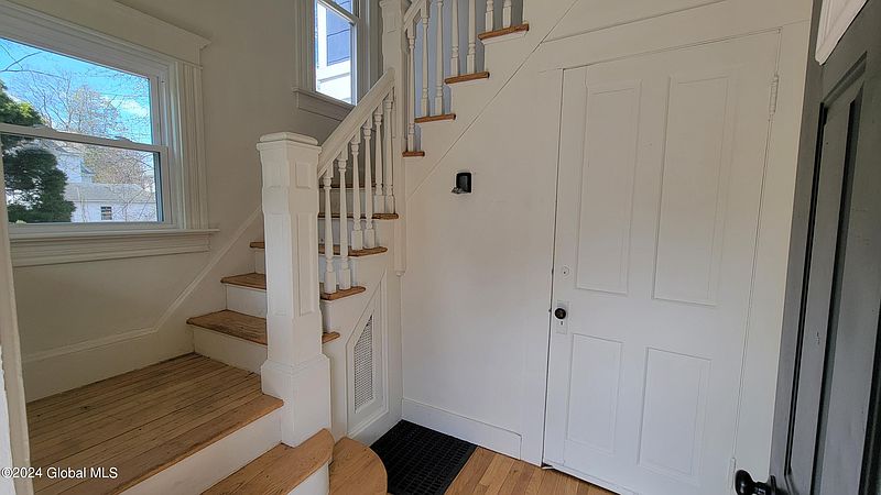 4th image of 10 Birch Avenue