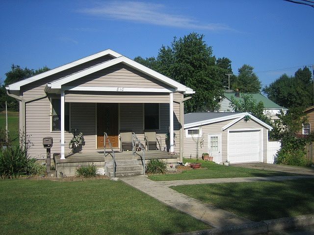 1st image of 810 Shelby St