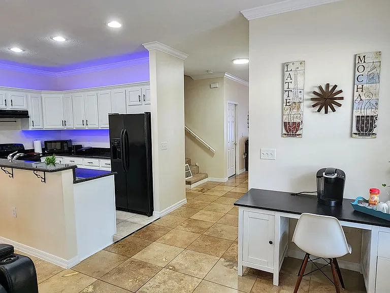 113 Kenwood Ave — Photo 8