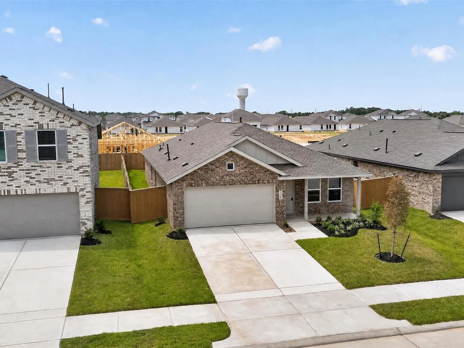 4 bed, 2.0 bath, 1924 sqft, $2,400 — Photo 4