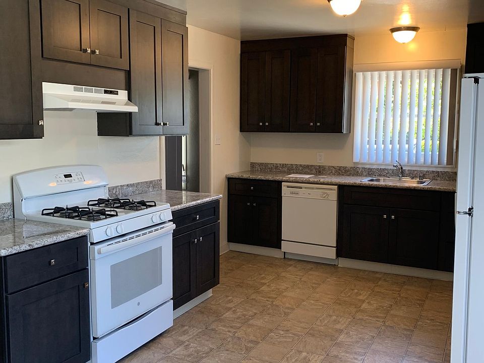 Large, beautifully upgraded kitchen