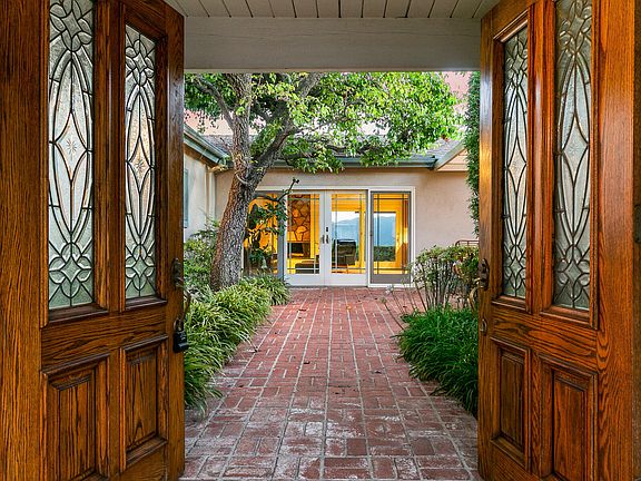 3rd image of 5317 Pineridge Dr