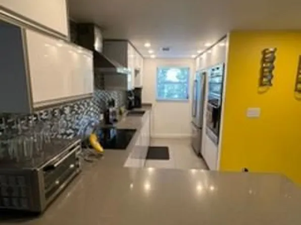 2607 NE 8th Ave APT 32, Wilton Manors, FL 33334