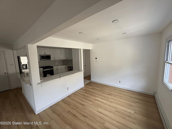 4th image of 21 Remsen St