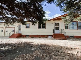 49 E 7th St, New England, ND 58647