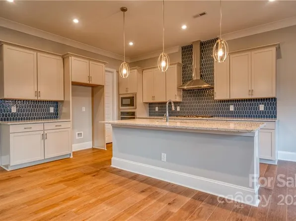 4131 Merkland Ln, Charlotte, NC 28226