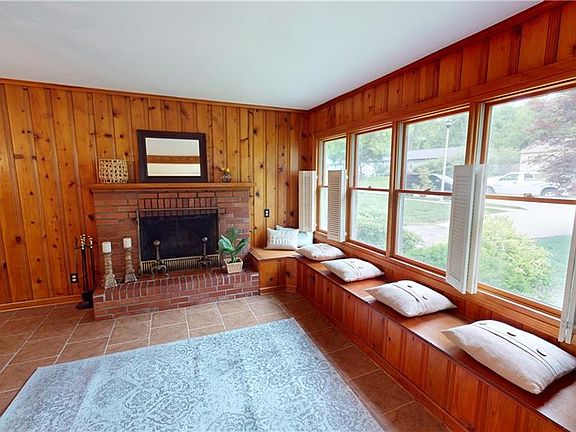 4th image of 8215 W 88th St