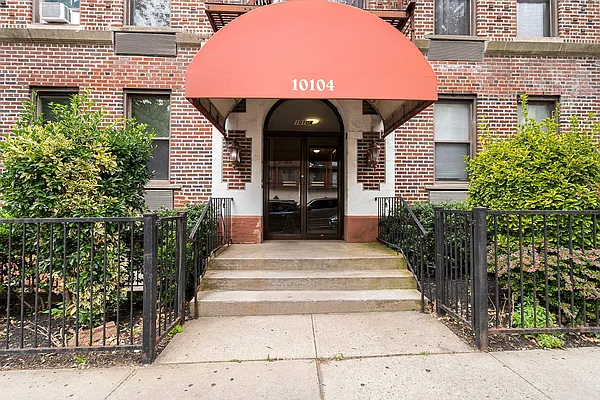 Sold by Redfin Real Estate | media 5